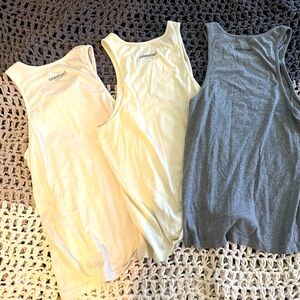 Essentials Men’s 3 pack of tanks- Size S
